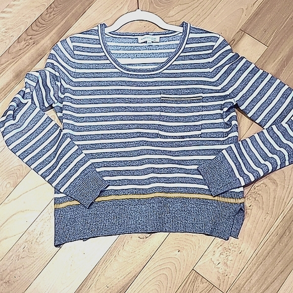 Sweater - Picture 1 of 3